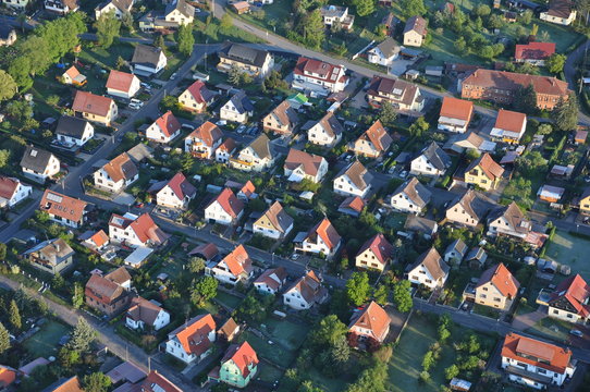 Siedlung mit Häusern von oben