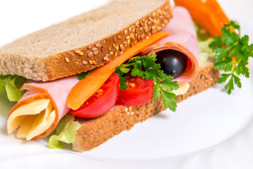 sandwich with grilled vegetables and chicken