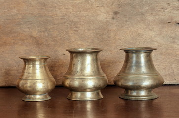 Fototapeta na wymiar Vintage brass vessels collection. They were made from India for household use, commonly found in India, Myanmar and Thailand.