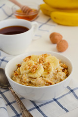 Oatmeal porridge with banana, honey and walnuts