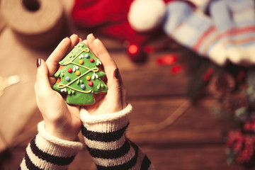 Woman wrapping a christmas cookie