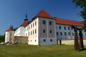 Monasterio cistercience de Kostanjevica Na Krki. Eslovenia 