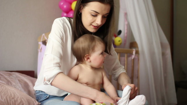 Mom wears tights to child