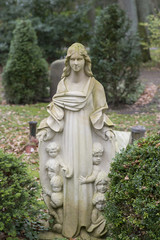 Statue Mutter mit Kinder