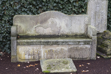 Alte Steinbank