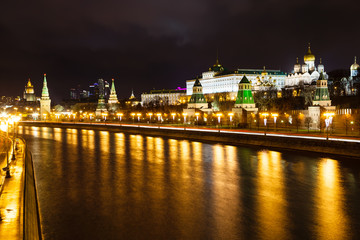 Fototapeta na wymiar illuminated of Kremlin and Sofiyskaya embankments