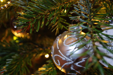 Silver bauble Christmas Tree © dagabu