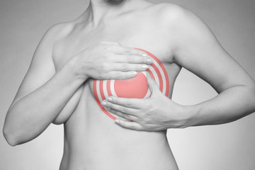 Brust Schmerzen - schwarzweiß mit roter Markierung