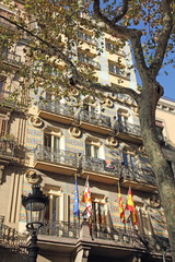 Obraz premium Architektura modernistyczna, aleja Las Ramblas, Barcelona, Hiszpania