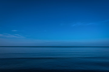 Obraz premium Calm ocean in twilight