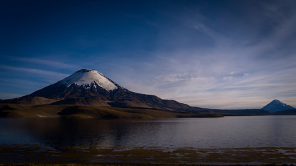 Vulcão Parinacota e Lago Chungara