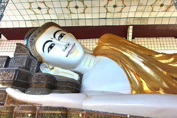  The Shwethalyaung Buddha is a reclining Buddha in the west side of Bago, Myanmar.