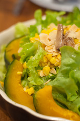 Green salad with spinach and pumpkin
