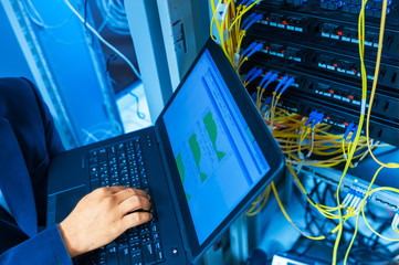 Computer engineering find and trobleshoot  core switch in data center room