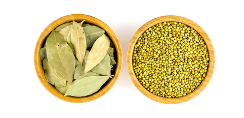 Aromatic bay leaves with whole coriander seeds