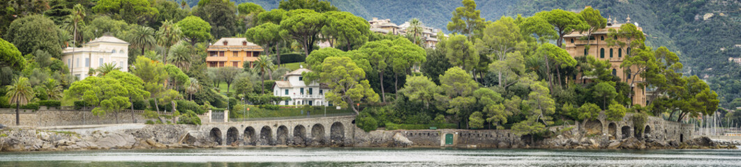 Fototapeta na wymiar sea shore of small city in Italy