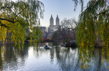 Fototapeta na wymiar Central Park Lake at Twilight