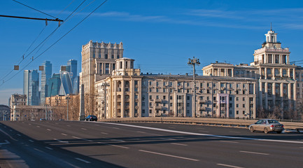 Fototapeta na wymiar Borodinsky Bridge. view of the business center/Moscow city, Russia