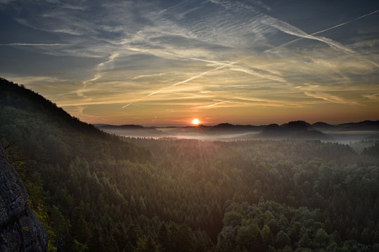 Sonnenaufgang im Elbsandsteingebirge - Sächsische Schweiz