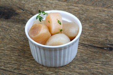 Raw scallops