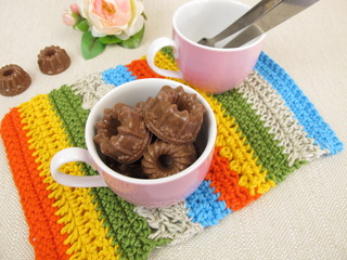 Gugelhupf-Schokolade in einer Tasse