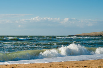 морской прибой, волны и пляж, азовское море