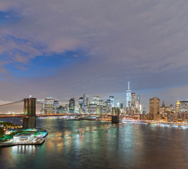 Fototapeta na wymiar New York. Manhattan skyline from Manhattan Bridge