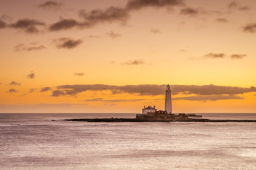 Fototapeta na wymiar Dawn at St Mary's Lighthouse
