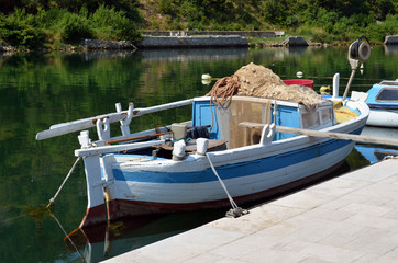 Obraz premium Bateau de pêcheur à Novigrad en Croatie