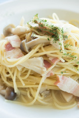 キノコとベーコンのパスタ　