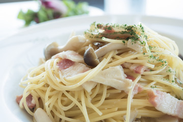 キノコとベーコンのパスタ　