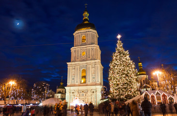 Fototapeta na wymiar Christmas market on Sophia Square in Kyiv, Ukraine