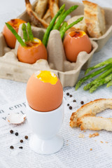 Oeuf à la coque et mouillettes