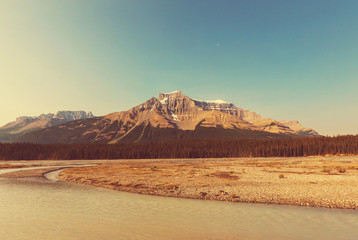 Fototapeta na wymiar Canadian mountains