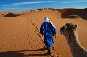 Tuareg nel deserto del Sahara