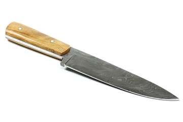 handgefertigtes Damastküchenmesser mit Olivenholzgriff isoliert auf weißem Hintergrund