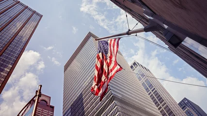 Keuken spatwand met foto Vintage toned American flag and skyscrapers in NYC. © MaciejBledowski