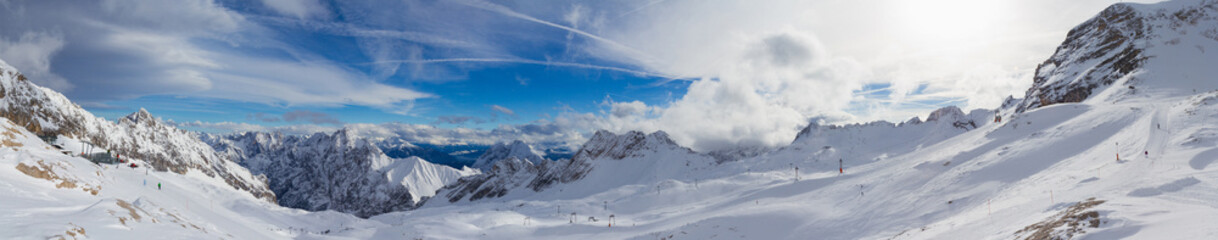 Fototapeta na wymiar Winterpanorama - Alpen, Berge und Winterlandschaft