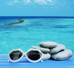 Obraz premium Summer accessories on sea background