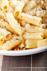 Penne with tomatos and parmesan cheese