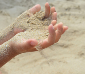 Flowing sand