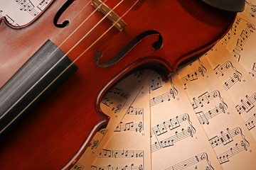 Fototapeta premium Violin on music papers background