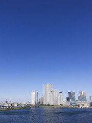 晴海大橋より望む　東京スカイツリーと高層ビル