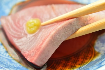 ハマチの刺し身