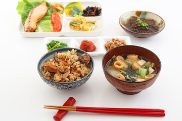 おいしそうな和風定食