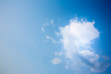 Fototapeta na wymiar White cloud on the sky background