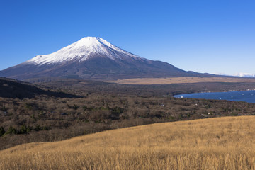 Fototapeta premium パノラマ台より晩秋の山中湖と富士山