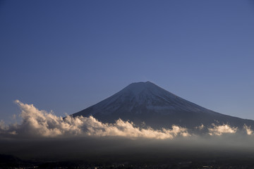 富士山にかかる夕焼け雲