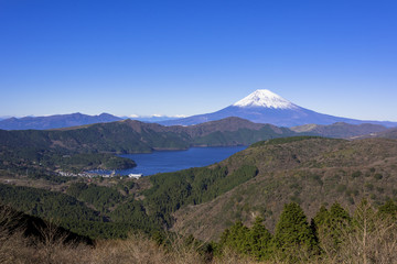 Naklejka premium 箱根大観峰より富士山と芦の湖