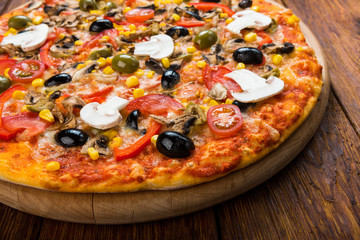 Delicious vegetarian pizza with tomatoes, mushrooms and olives